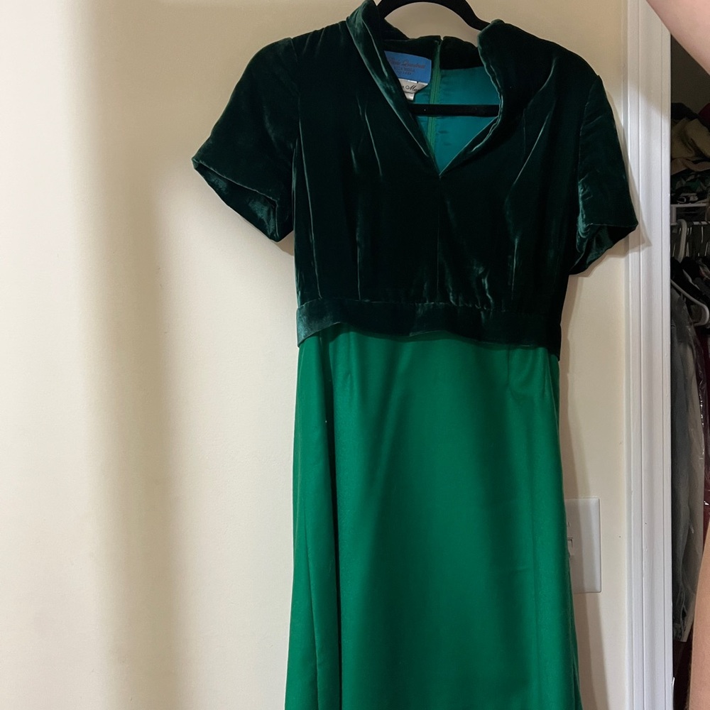 Vintage Italian Chic Emerald Velvet Midi Dress